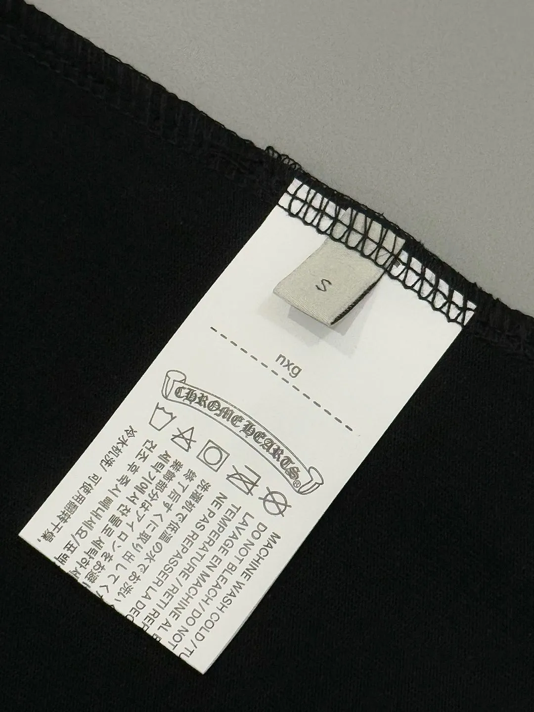 🅿️200 [High quality] Chrome hearts ss25 new first release latest short-sleeved round neck t-shirt, high-end customization, avant-garde and fashionable design! The front and rear panels of the brand logo are designed with heavy craftsmanship of burnt appliqué, ten rivets and one hundred thousand needle embroidery. High-end customized 280g fabric. Soft to the touch. Comfortable to wear. Exquisite stitching. Fine workmanship. The upper body effect is incomparably handsome! Same style for men and women, color: white, black size: S to xL